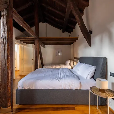 Dimora De' Poeti - 250 Square Meters Attic With Jacuzzi Apartment Bologna Exterior photo