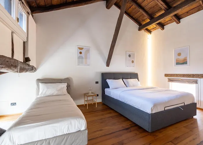 Dimora De\' Poeti - 250 Square Meters Attic With Jacuzzi