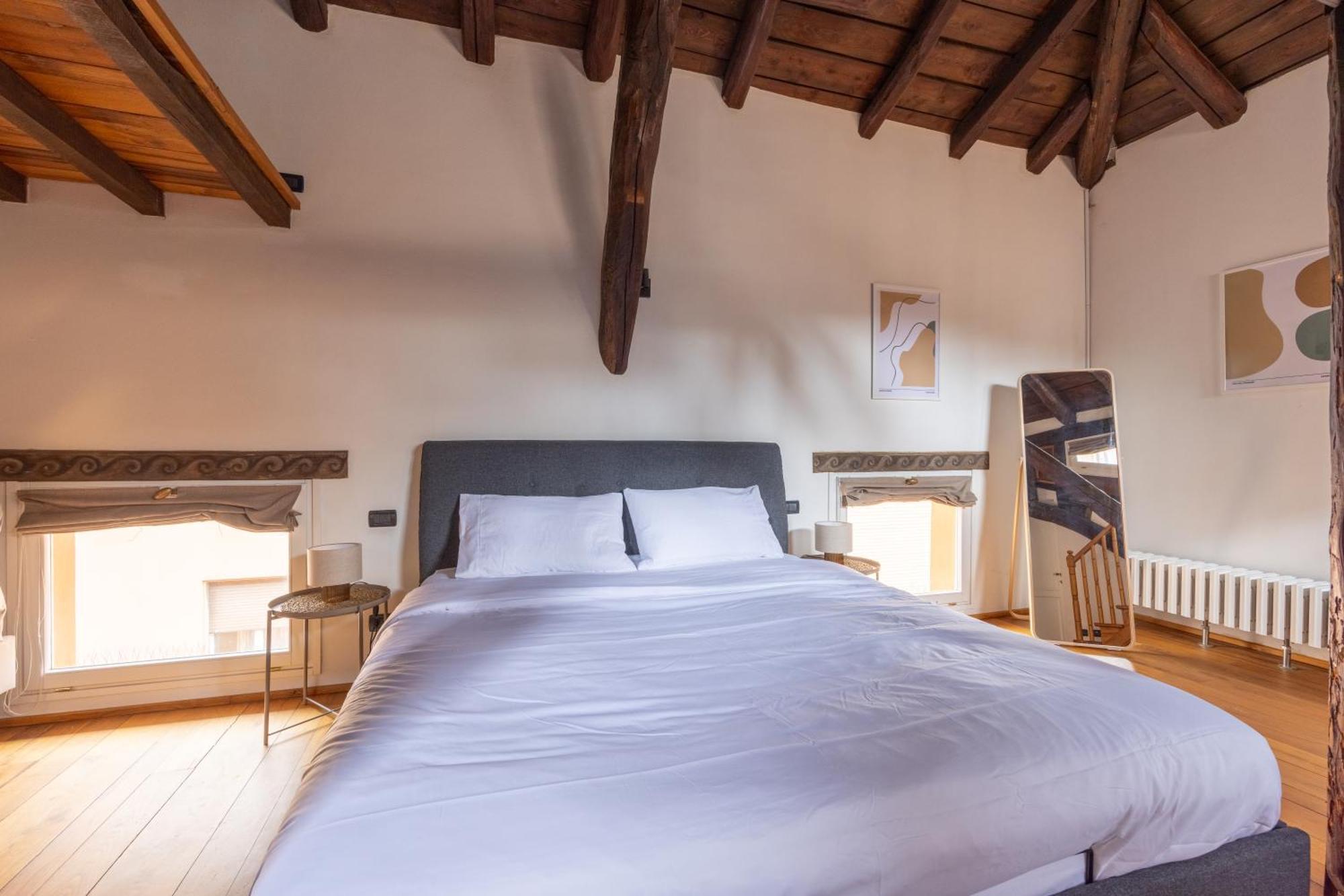 Apartment Dimora De' Poeti - 250 Square Meters Attic With Jacuzzi