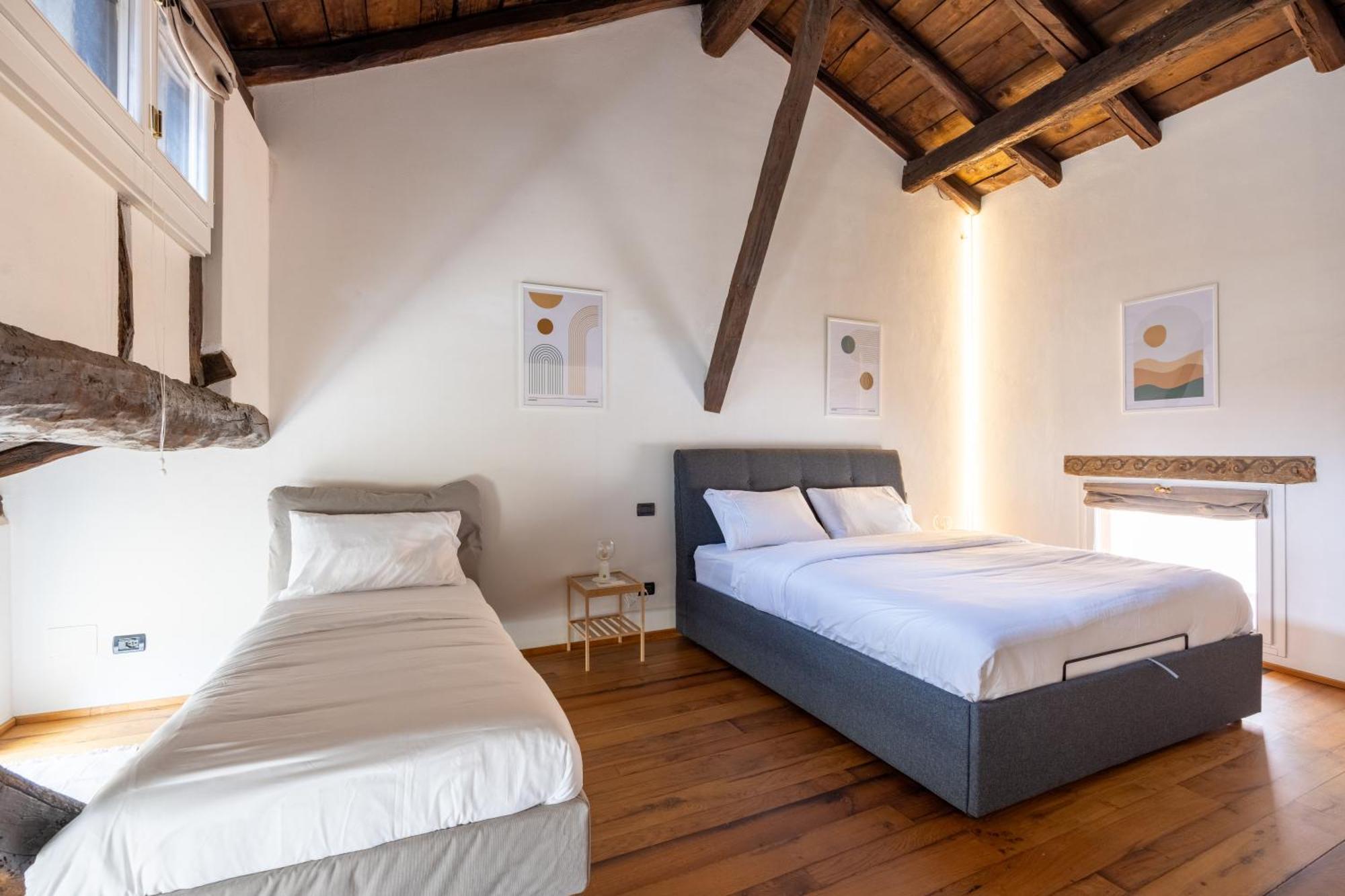 Dimora De' Poeti - 250 Square Meters Attic With Jacuzzi * Bologna