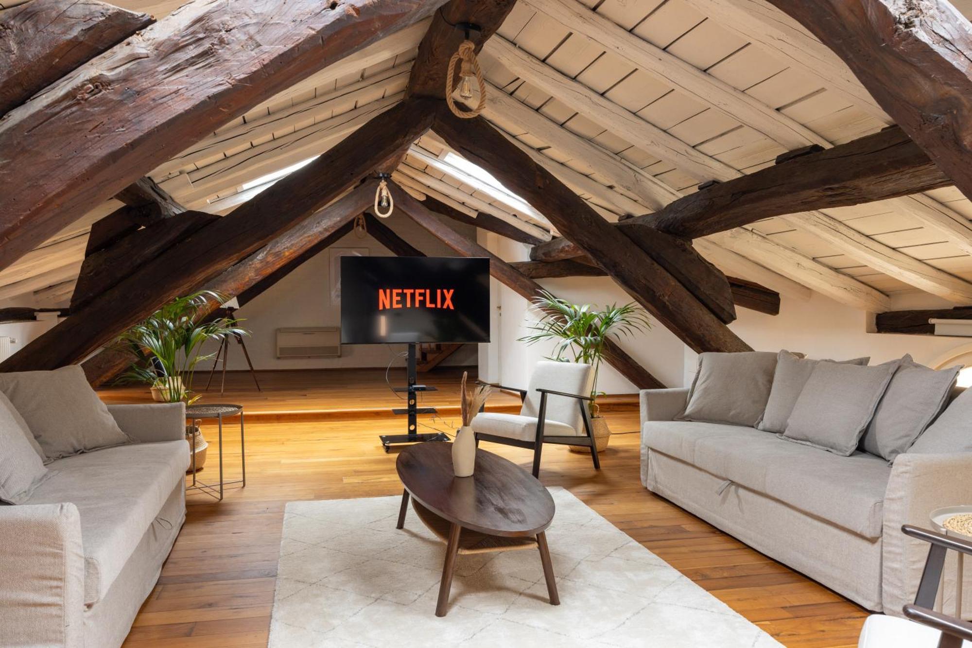 Dimora De' Poeti - 250 Square Meters Attic With Jacuzzi