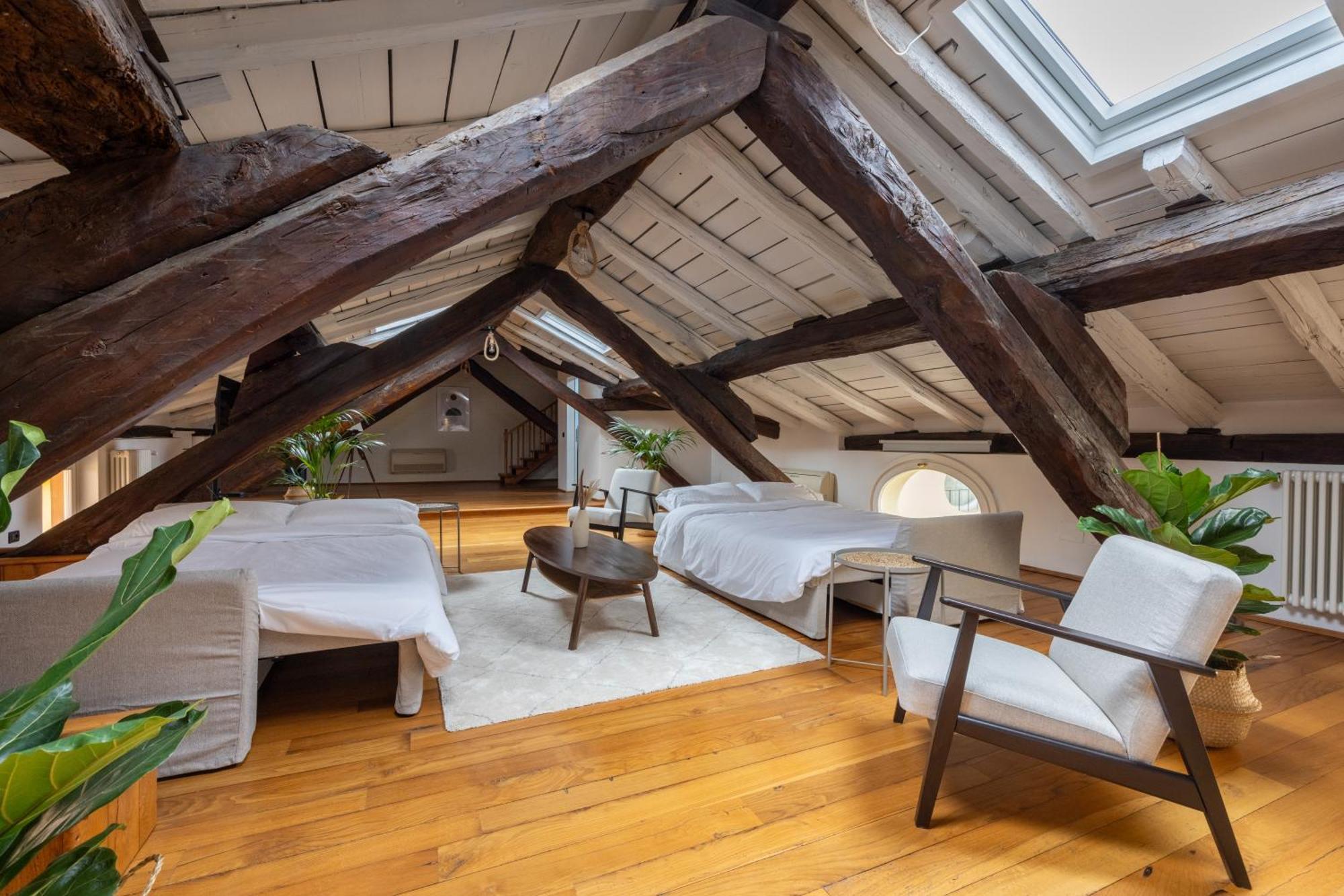 Dimora De' Poeti - 250 Square Meters Attic With Jacuzzi Bologna
