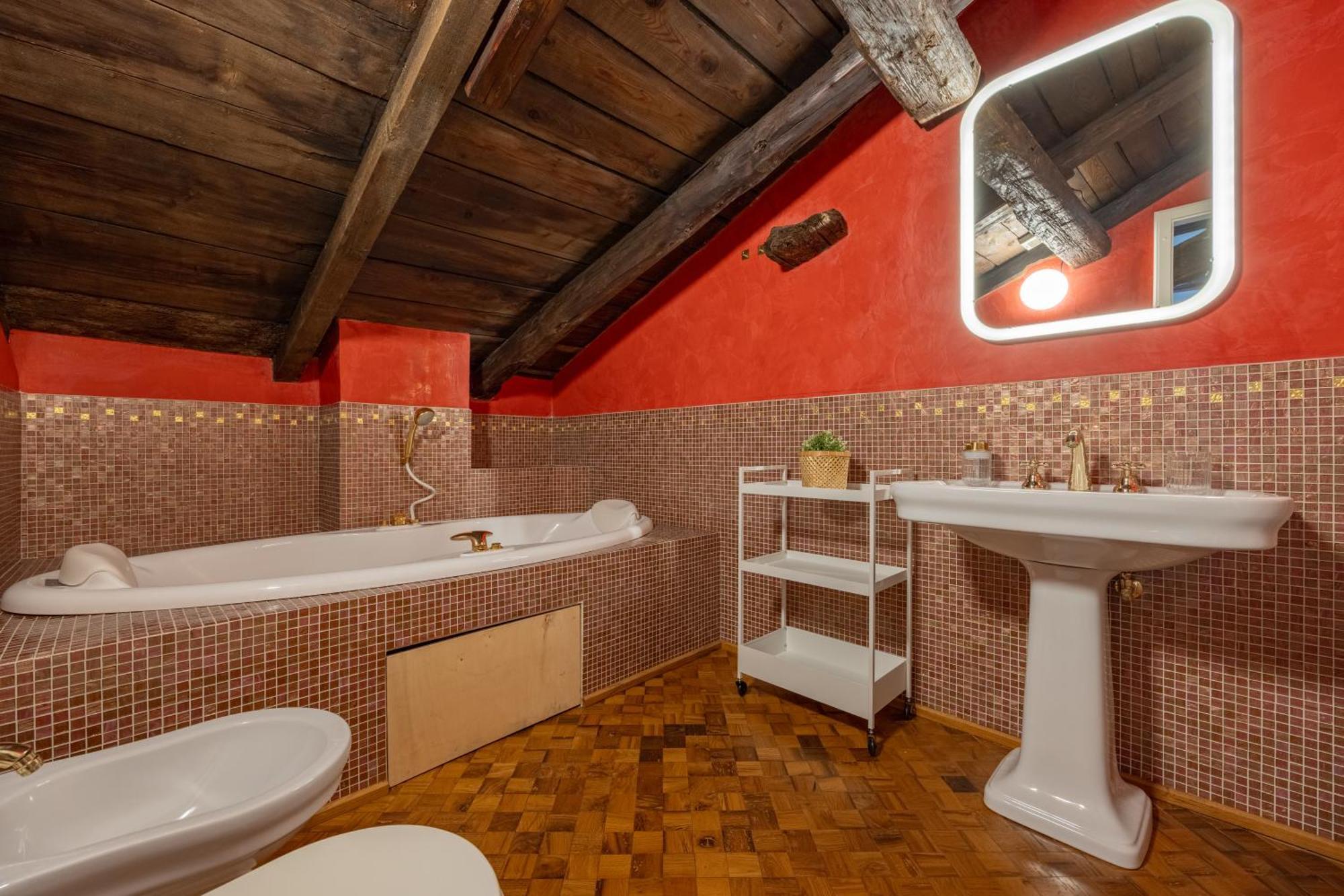 Dimora De' Poeti - 250 Square Meters Attic With Jacuzzi *