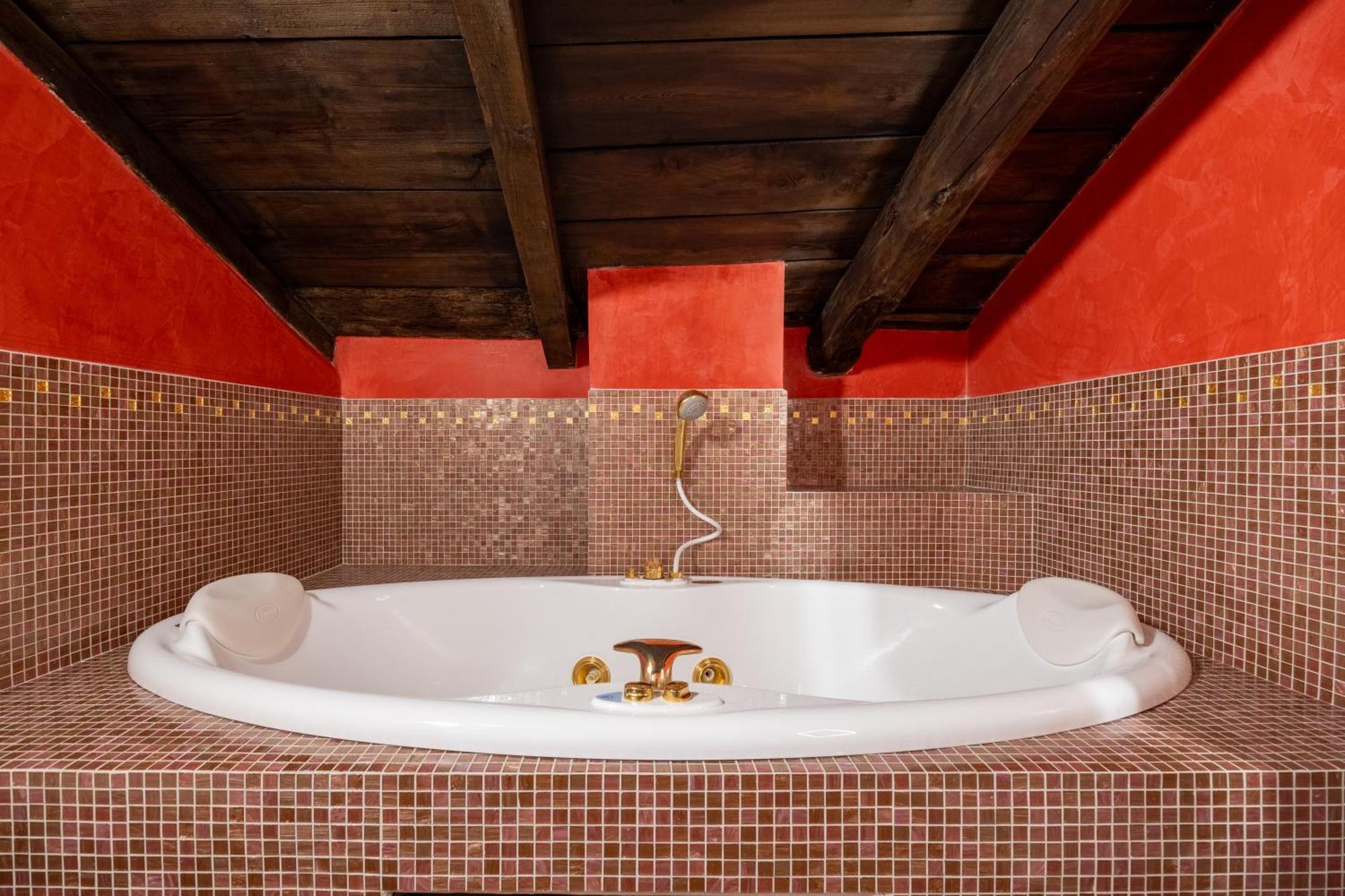 Dimora De' Poeti - 250 Square Meters Attic With Jacuzzi