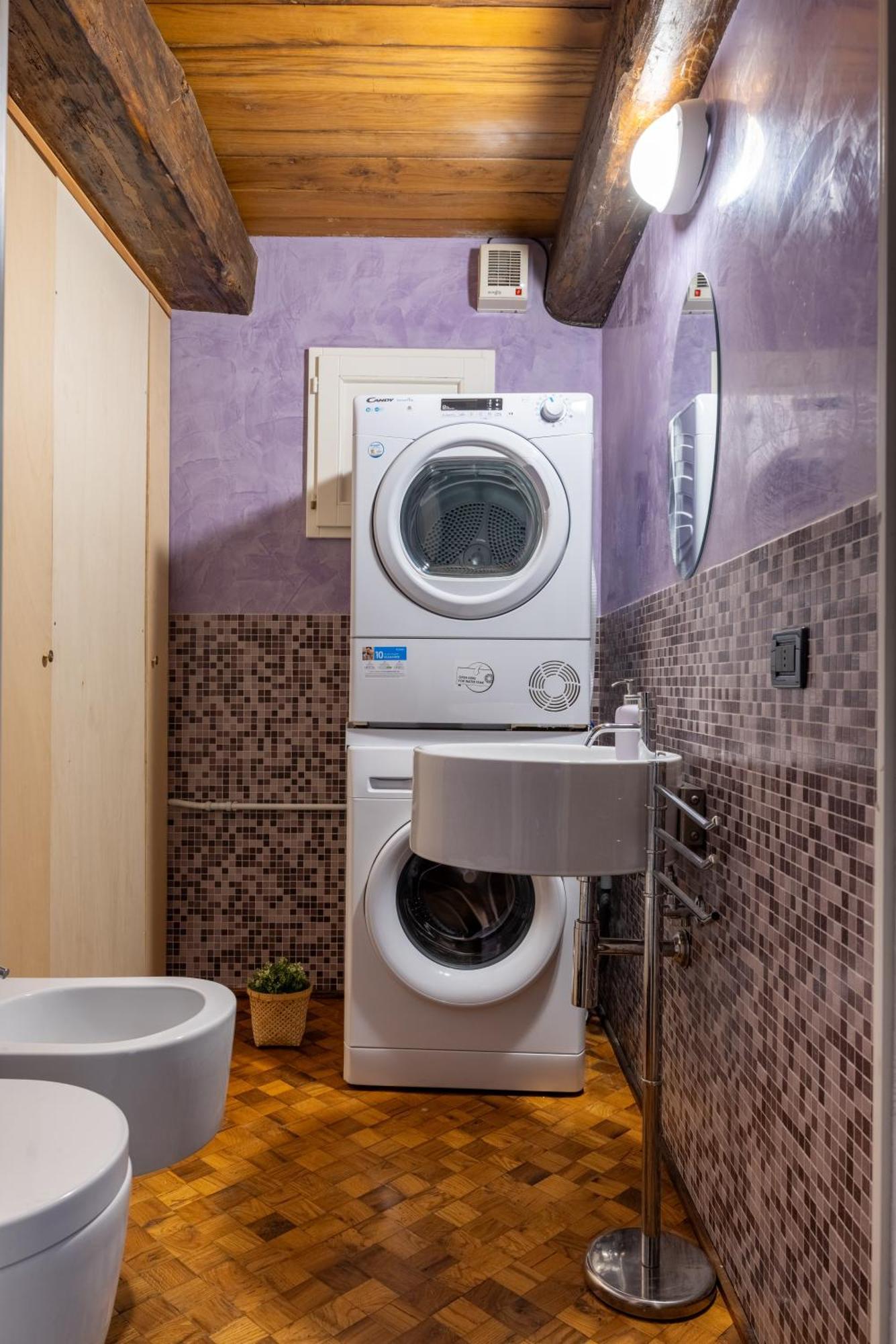 Dimora De' Poeti - 250 Square Meters Attic With Jacuzzi Bologna