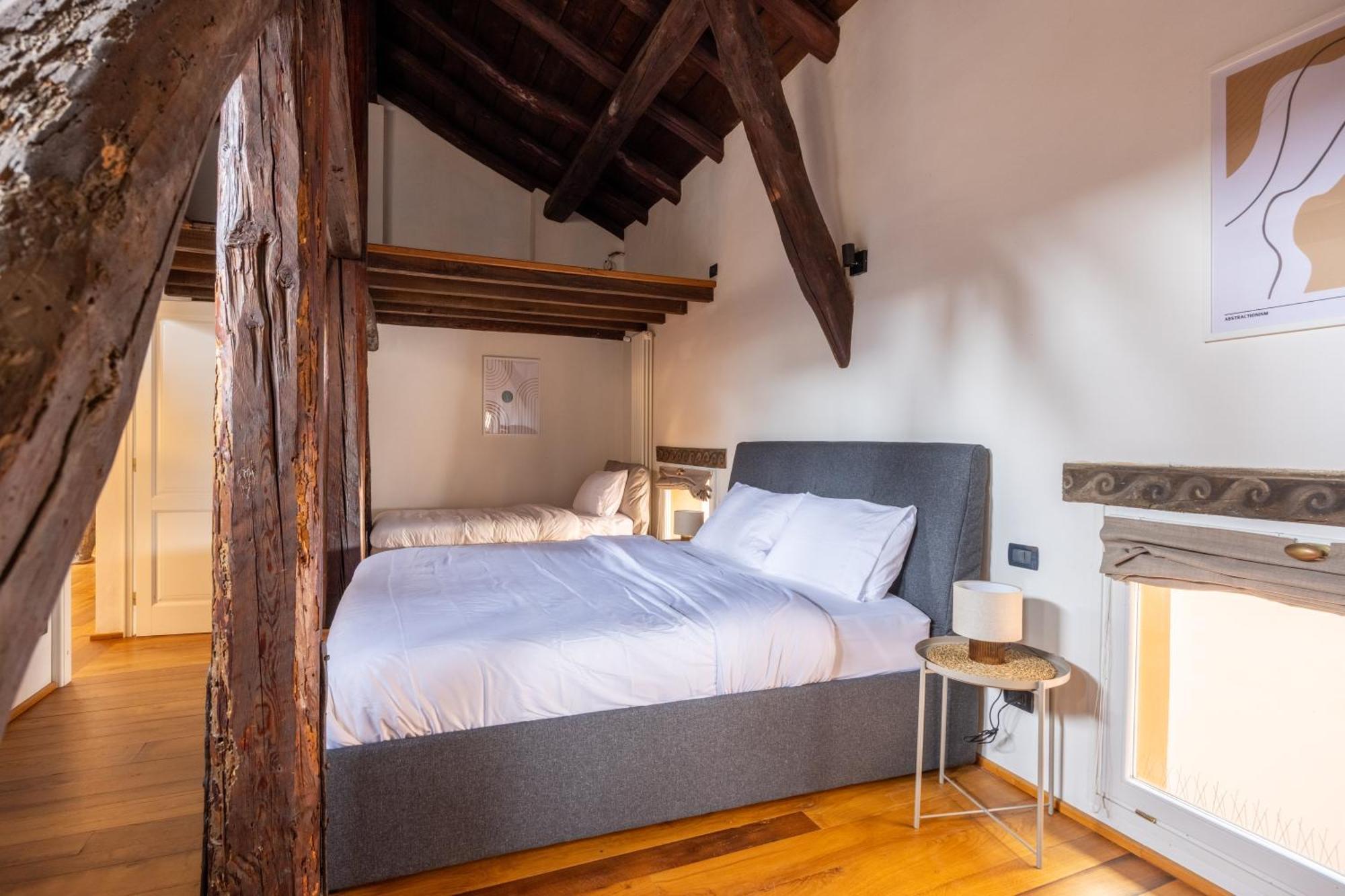 Dimora De' Poeti - 250 Square Meters Attic With Jacuzzi *
