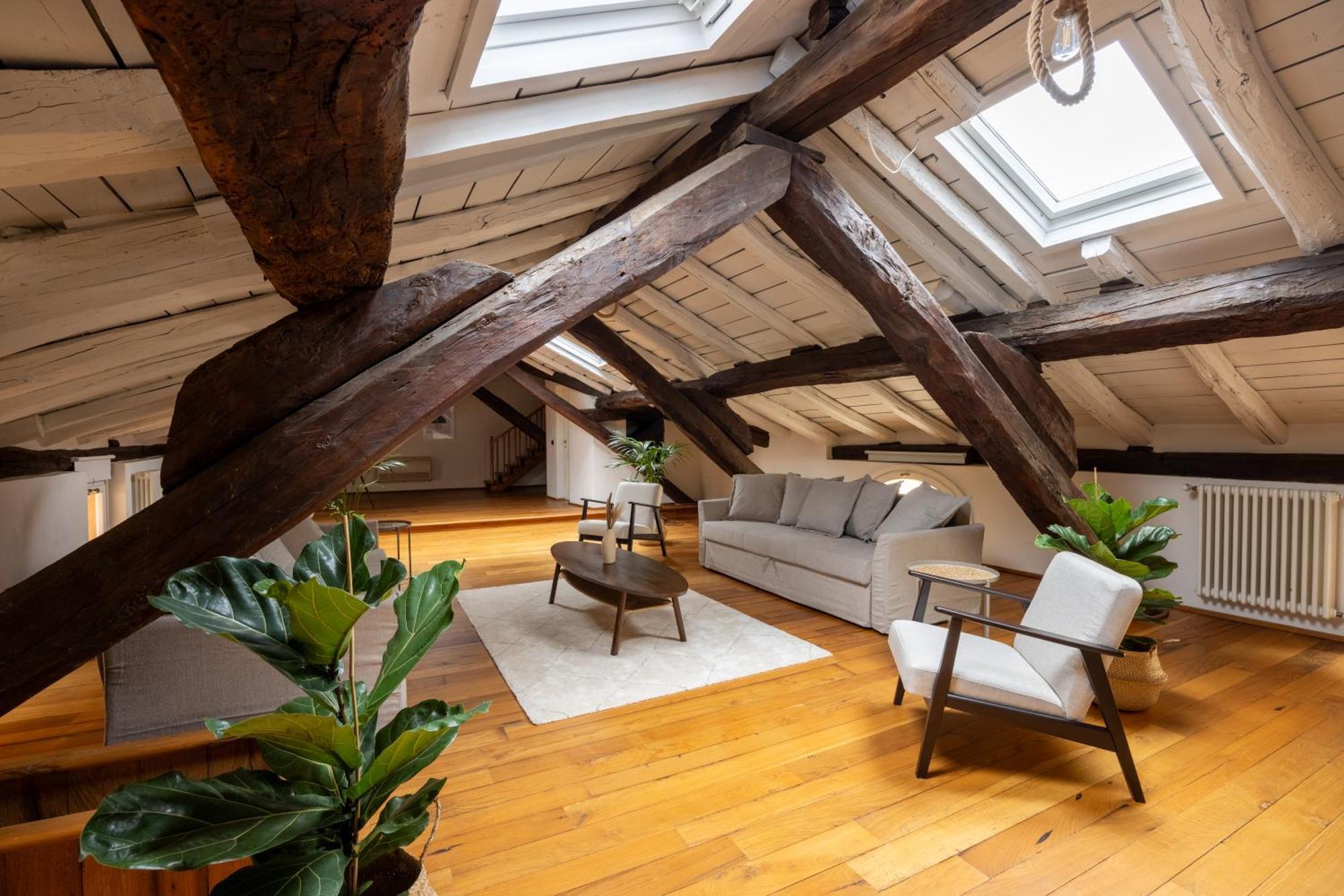 Dimora De' Poeti - 250 Square Meters Attic With Jacuzzi Bologna