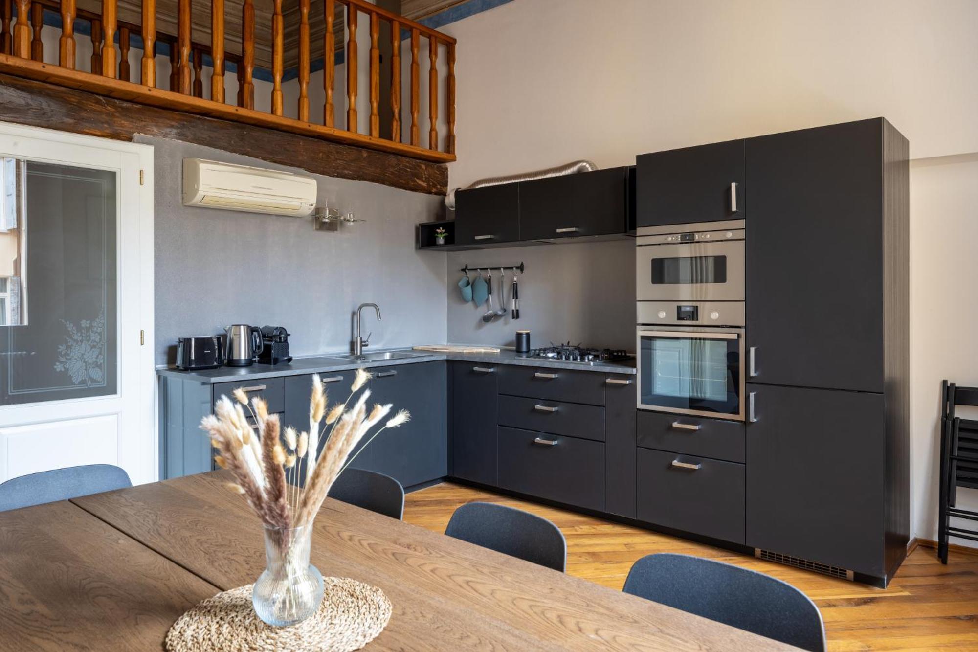 Apartment Dimora De' Poeti - 250 Square Meters Attic With Jacuzzi