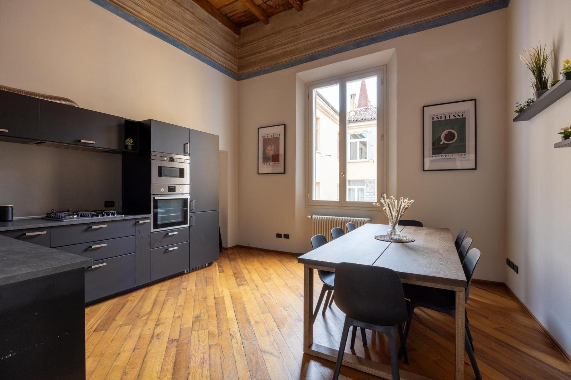 Dimora De' Poeti - 250 Square Meters Attic With Jacuzzi Bologna